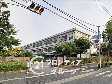 姫路市立白鷺小中学校 徒歩11分。 830m
