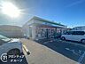 周辺：ファミリーマート新野辺北町店 徒歩3分。 230m