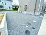 駐車場：使いやすい駐車場で、家族全員が快適に利用できるスペースです