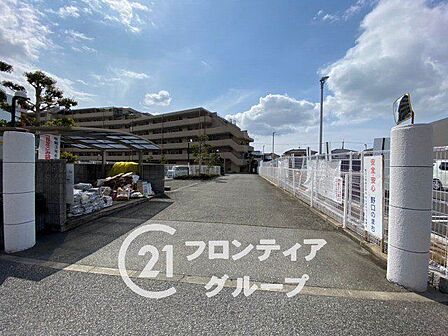 住まい選びは、価格や立地だけでなく、将来の暮らし方まで含めて考えることが大切です。今の段階で気になっていることを、まずスタッフに話してみてください