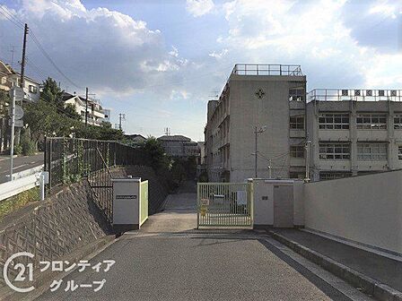 東大阪市立石切東小学校 徒歩12分。 910m