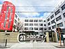 周辺：大阪市立新平野西小学校 徒歩8分。 580m