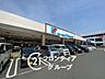 周辺：万代ニトリモール東大阪店 徒歩10分。 750m