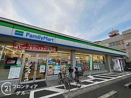 ファミリーマート八尾光南町店 徒歩2分。 90m