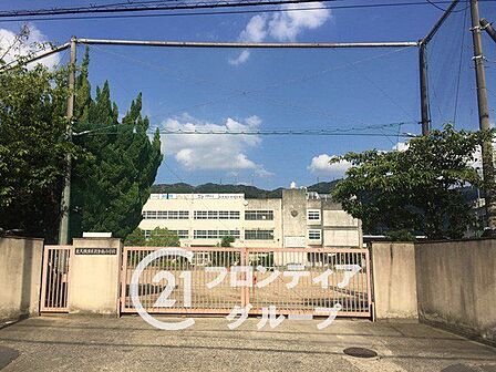 東大阪市立孔舎衙小学校 徒歩11分。 850m