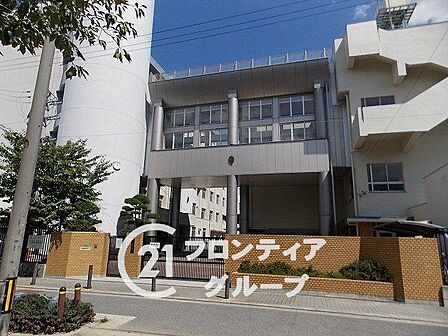 大阪市立玉津中学校 徒歩11分。 810m