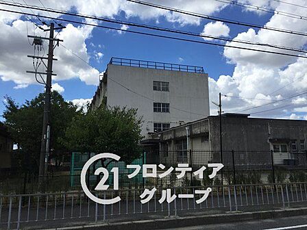 東大阪市立加納小学校 徒歩11分。 880m