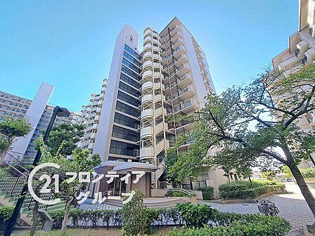 はじめてのマイホーム購入は、わからないことだらけで当然です。資金計画から物件選びまで、順を追ってスタッフが一緒に考えていきます