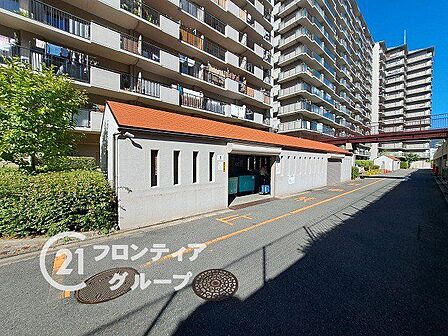 エリアの特性や周辺環境についての情報提供も行っています。物件だけでなく、地域の暮らしやすさも含めてご確認いただけます