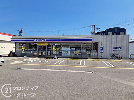 ローソン八尾木の本一丁目店 徒歩9分。 720m