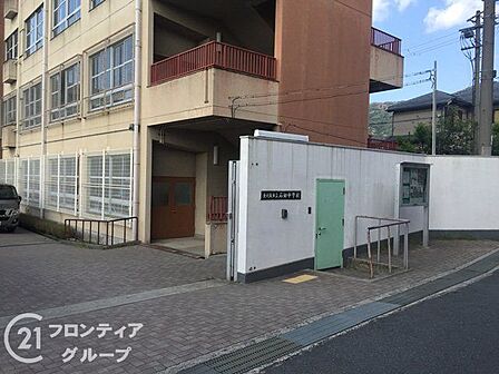 東大阪市立石切中学校 徒歩12分。 910m