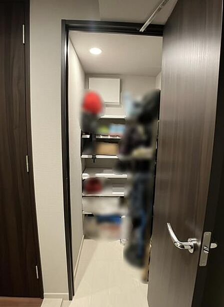 玄関シューズクローク