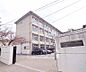 周辺：洛北中学校まで2600m 自主性にあふれ逞しい生徒の育成を目指します。