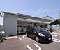 周辺：ファミリーマート千本鞍馬口店まで584m 店内広々。敷地内ガレージもあり入りやすいですね。