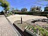その他：マンションの敷地内にゆったりとくつろげる公園があります。   