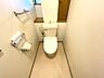 トイレ：余裕のある広さのトイレです。 