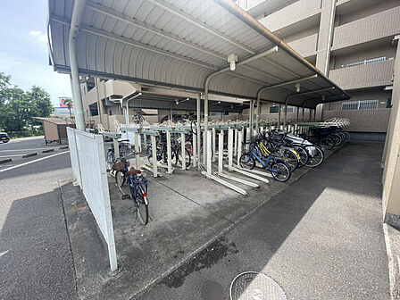 屋根付きの駐輪場です