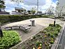 その他：マンションの敷地内にゆったりとくつろげる公園があります。   