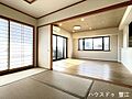 りビングと和室...