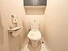 トイレ：上部に収納があり、トイレをすっきり広く使えます。