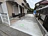 駐車場：駐車スペースは２台分ございます。