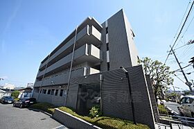 メゾンドール藤が丘  ｜ 大阪府吹田市藤が丘町18番1号（賃貸マンション3LDK・4階・65.56㎡） その1