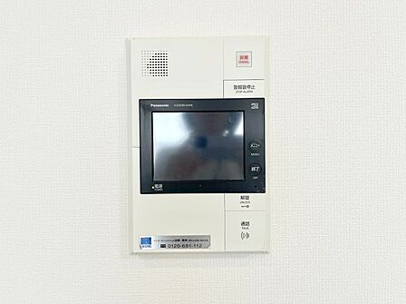 訪問者が一目でわかる安心のTVモニター付きインターホン。