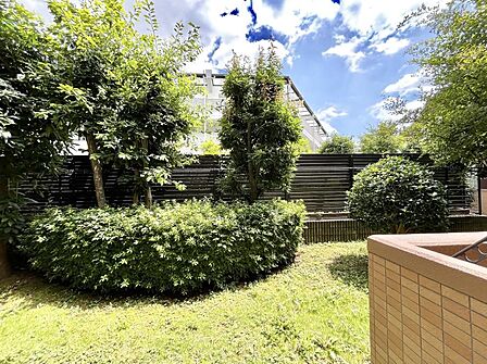 専用庭付き!お子さまの遊び場やガーデニングなどを楽しめますね!