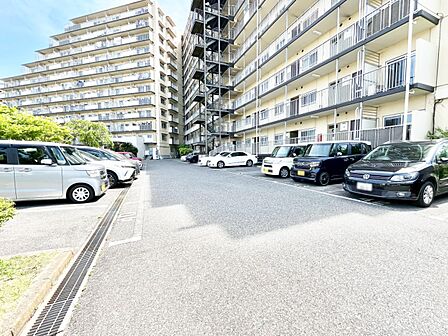 外観 敷地内に駐車場施設