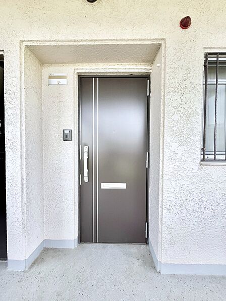 シンプルで落ち着いた雰囲気の玄関周り