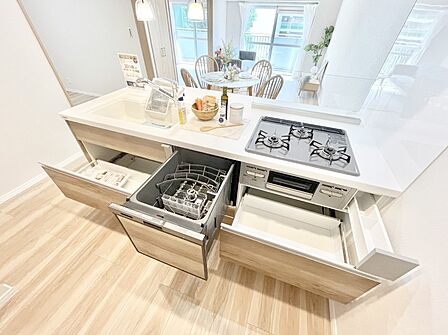 使いやすさを優先したスライド式収納タイプ！