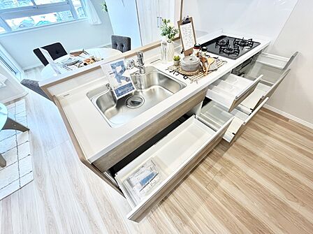 使いやすさを優先したスライド式収納タイプ!