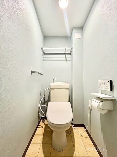 明るく清潔感のあるトイレです　※CG加工あり