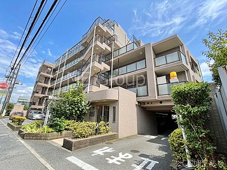 溢れる陽光でご家族の笑顔も輝く