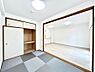 室内：リビング隣接の和室は毎日の暮らしに癒しと安らぎをもたらしてくれます  