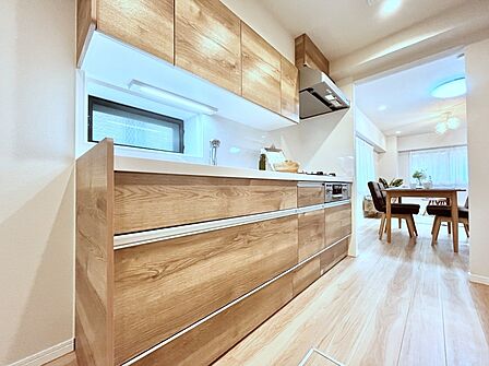 広々とした使い勝手の良いキッチンで日々のお料理も楽しくなりそう