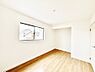 室内：オープンクローゼット付きのお部屋でスッキリとした空間でゆったり寛げます。