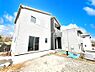 外観：堂々完成！たっぷりの陽光と開放感に包まれる明るい住まい。 