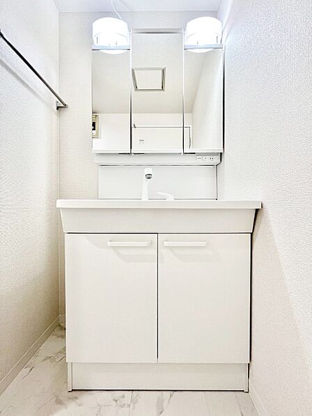 収納力と機能性に優れた洗面化粧台