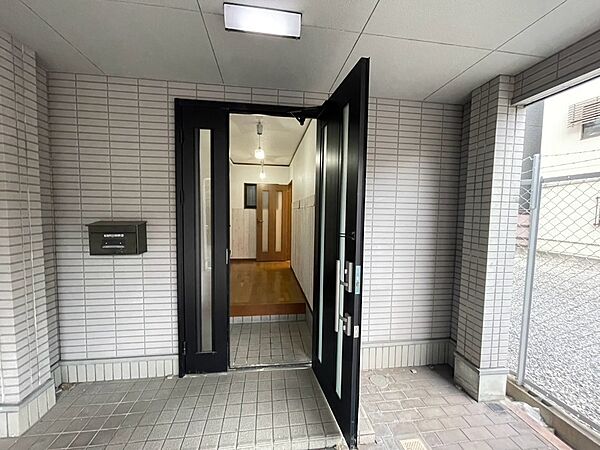 玄関を拡大表示