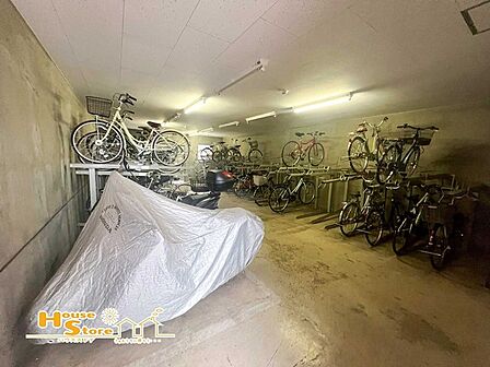 屋内駐輪所で雨風から大切な自転車を守ります。