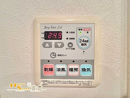 浴室乾燥機があれば雨の日もお洗濯物が乾かせるほかバスルームの防カビ効果も期待できます。また暖房機能は冬場のヒートショック予防にも活用でき健康面でも役立ってくれます。