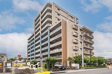 内覧をご希望の方は、お気軽にお問い合わせください。また、社用車によるご自宅や最寄り駅からの無料送迎サービスもご利用いただけます。初めてのマイホーム探しも、しっかりとサポートいたします。 