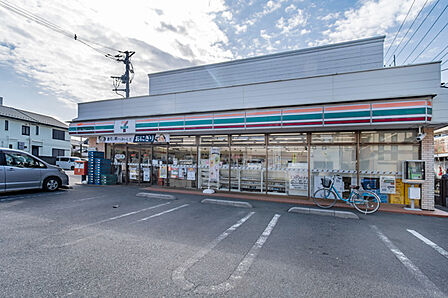セブンイレブン草加苗塚町店(930m)
