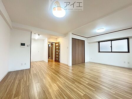 朝から日差しいっぱいの、明るい空間でのびのび過ごせます