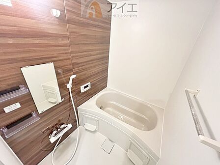 大人の半身浴や、小さなお子様との入浴にも便利な浴室
