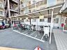 その他：広々スペースの駐輪場はご家族の自転車を置くことができます