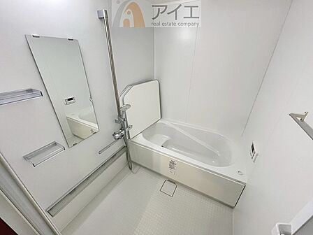 大人の半身浴や、小さなお子様との入浴にも便利な浴室