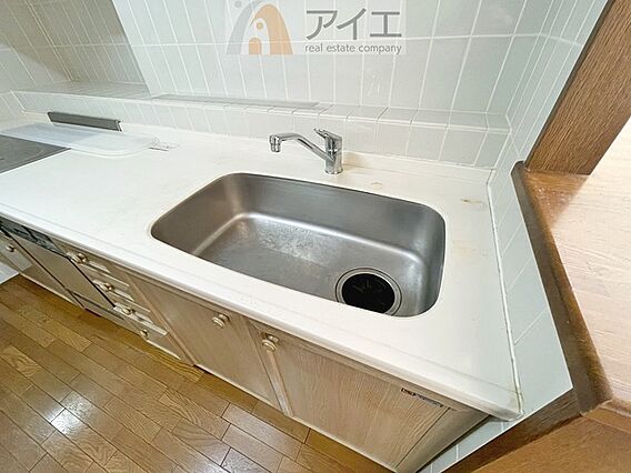 広々シンクが伴...
