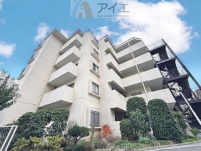 外観:溢れる陽光でご家族の笑顔も輝く住まい 外観:溢れる陽光でご家族の笑顔も輝く住まい
